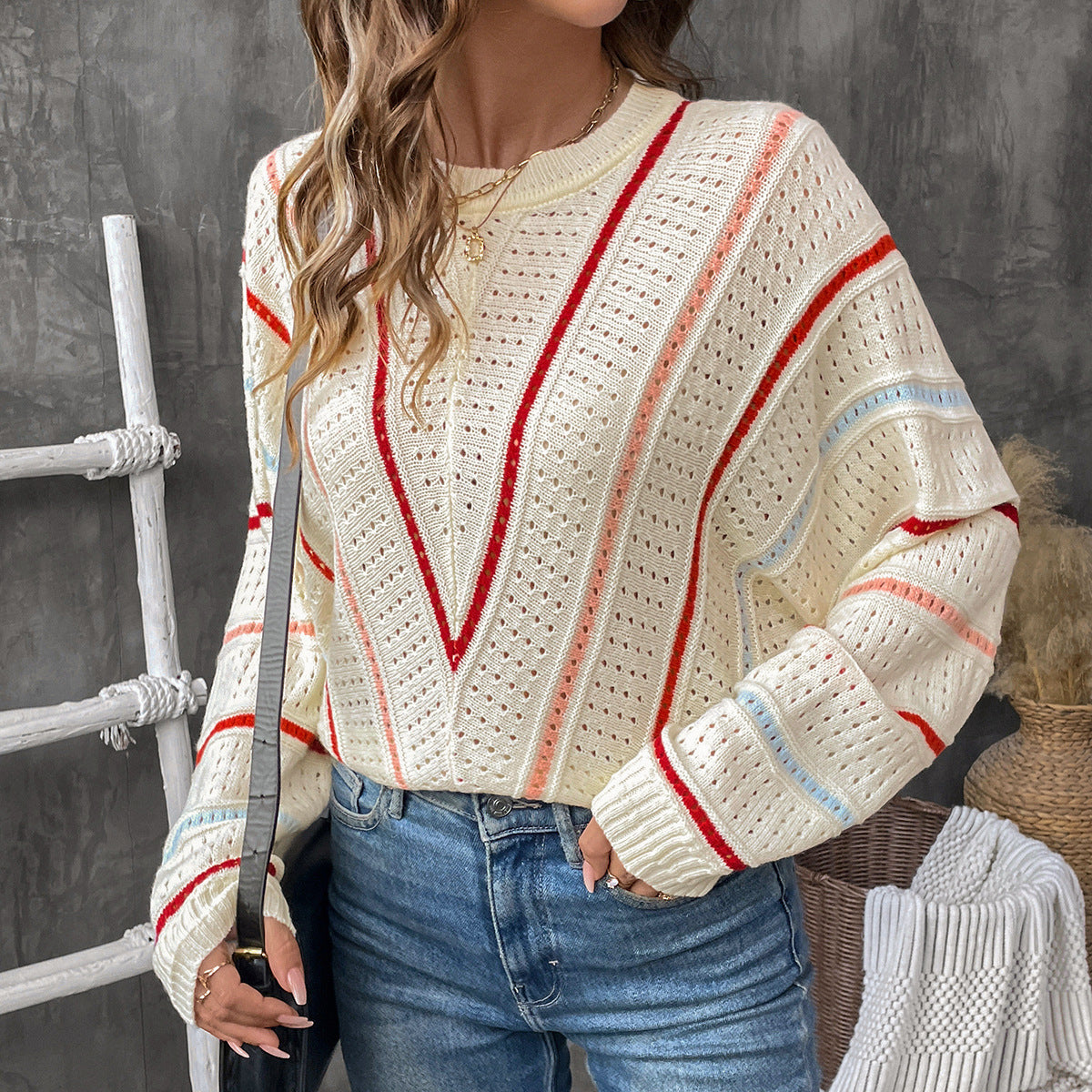 Pull ajouré à rayures en V